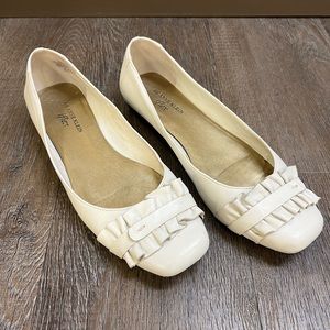 Anne Klein flats - sz 8.5